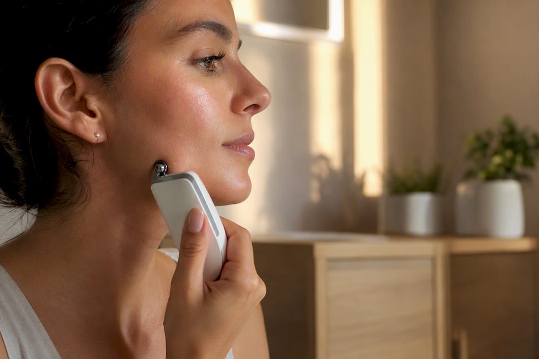 EMS para la mandíbula: cómo definir su contorno en casa product detail image